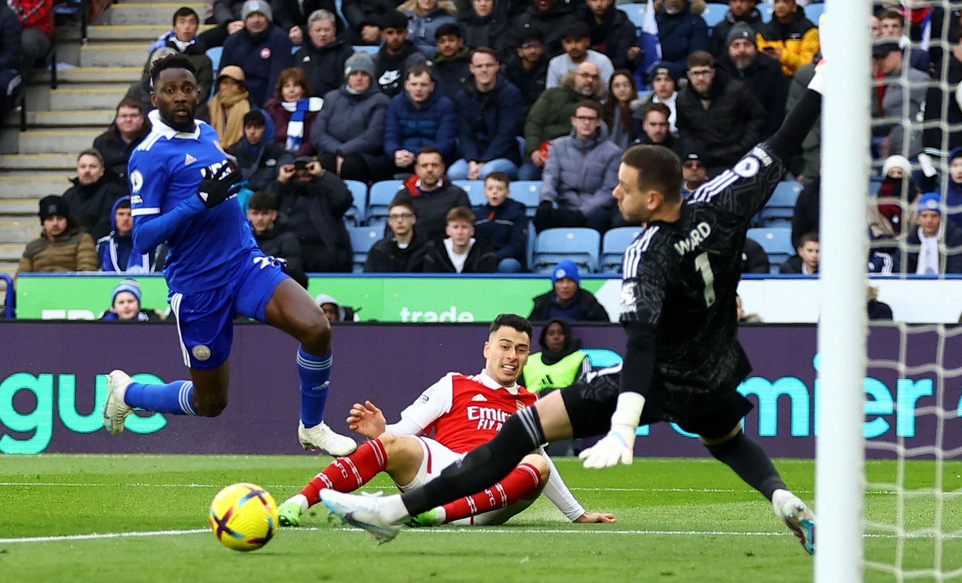 由于竞技状 由于竞技状